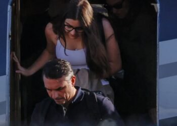 Aeronave com Flávio Bolsonaro e família pousa nos Estados Unidos