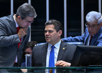 PEC que acaba com escala 6×1 começa a tramitar no Plenário — Senado Notícias