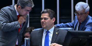 PEC que acaba com escala 6×1 começa a tramitar no Plenário — Senado Notícias