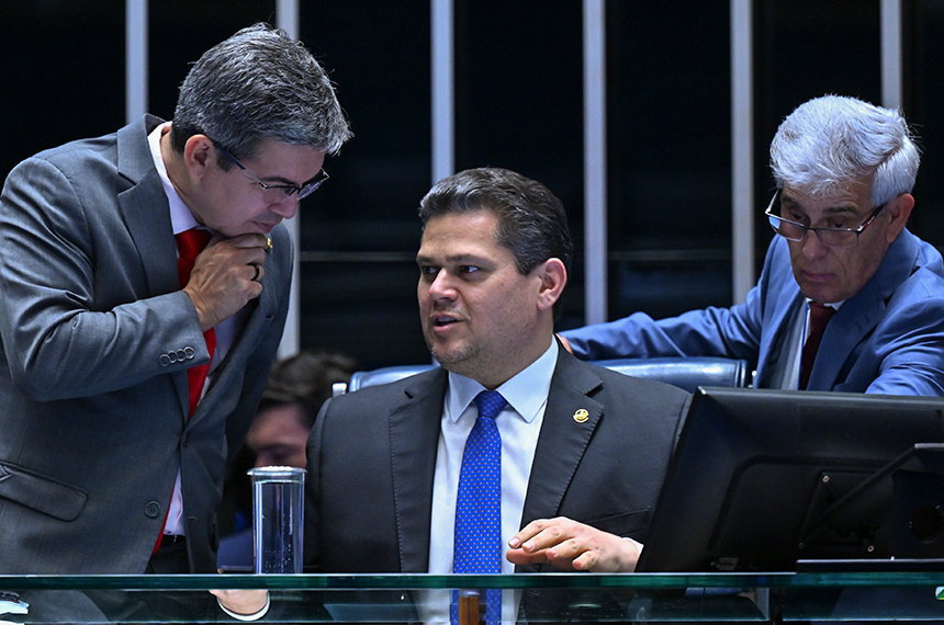 PEC que acaba com escala 6×1 começa a tramitar no Plenário — Senado Notícias