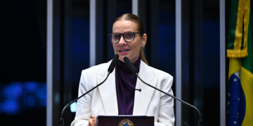 Toma posse a senadora Leany Lemos — Senado Notícias