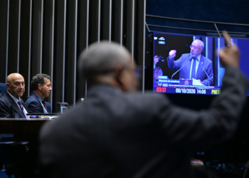Fim da escala 6×1 passa pela 3ª sessão de discussão no Plenário — Senado Notícias