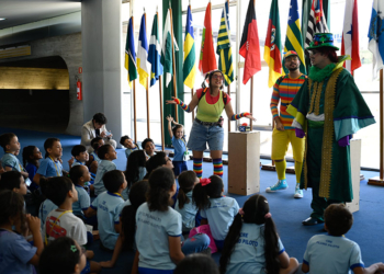 No mês da criança, Congresso tem visita guiada com teatro para público infantil — Senado Notícias