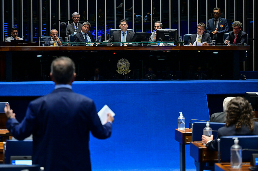 Enamed será obrigatório para exercício da medicina, aprova Senado — Senado Notícias
