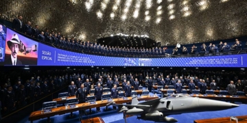 Senado faz homenagem ao primeiro voo do 14-Bis e ao Dia da Força Aérea Brasileira — Senado Notícias