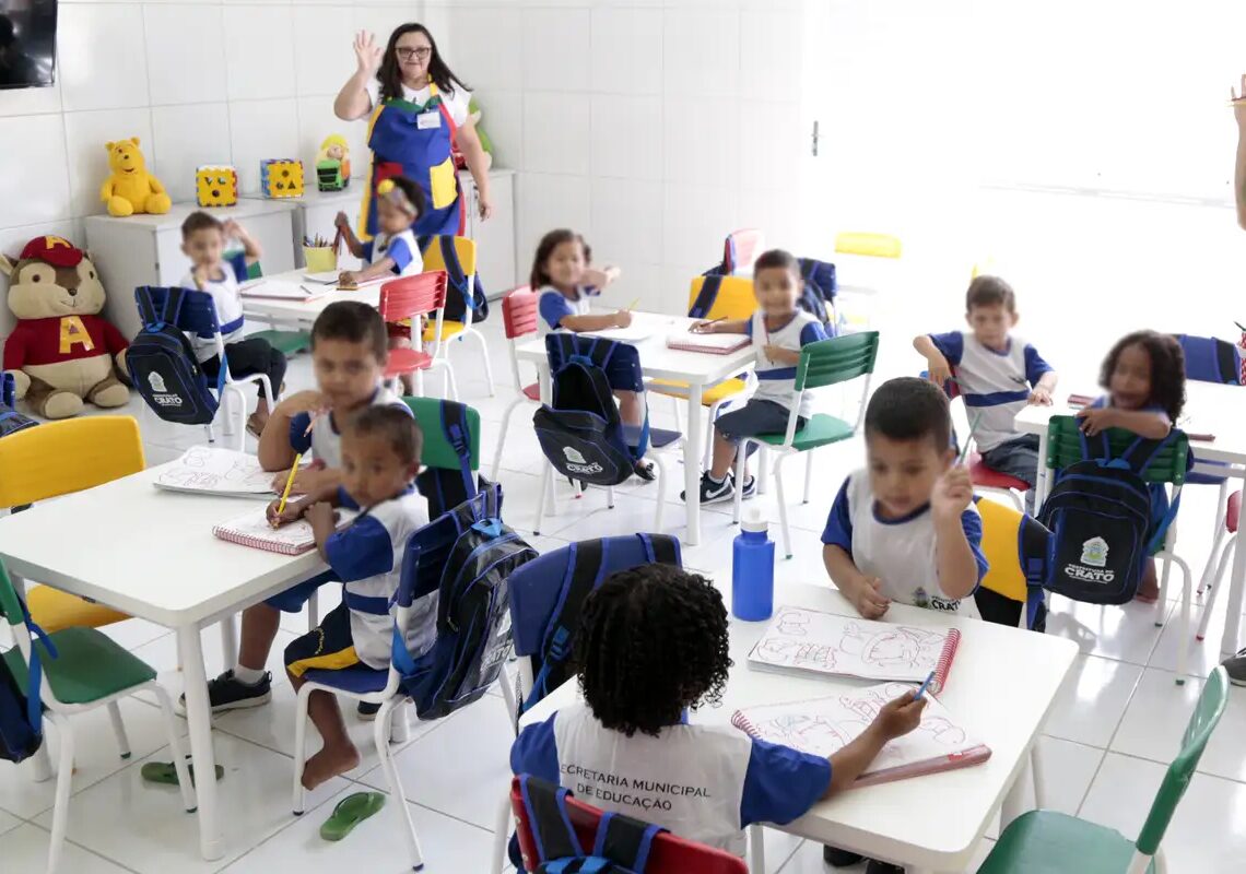 Escolha de livros didáticos para educação infantil começa nesta terça