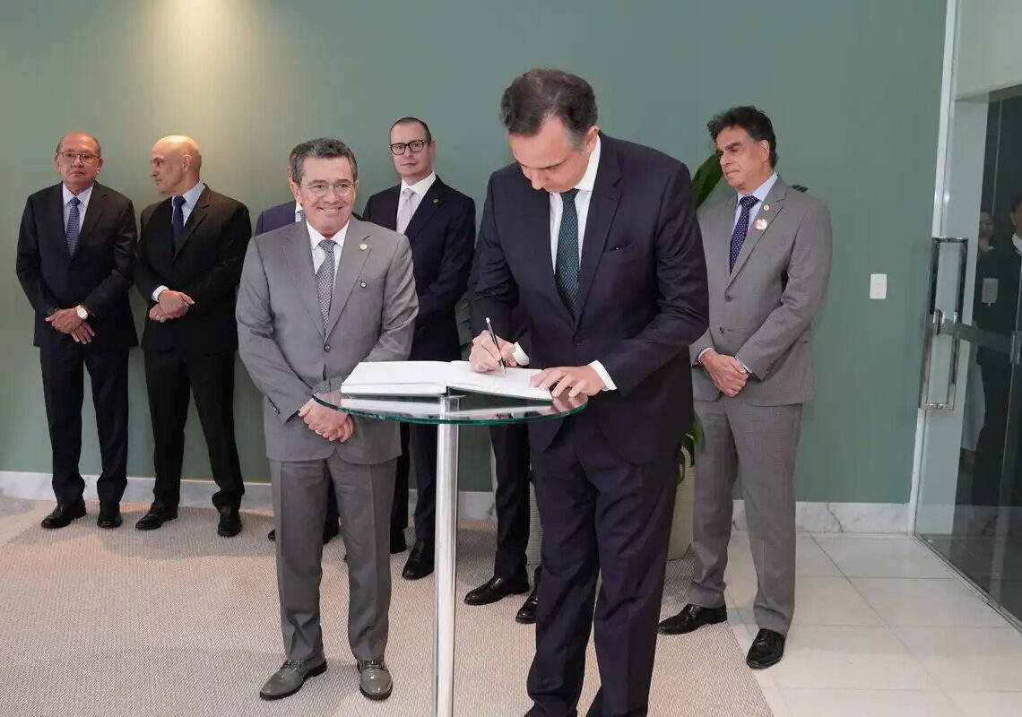 Rodrigo Pacheco toma posse como ministro do TCU