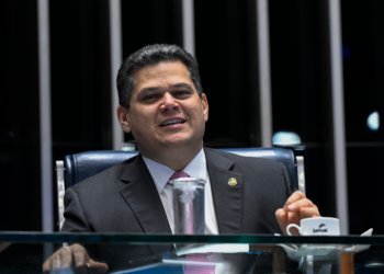 Davi celebra terceira descoberta de petróleo em poço no litoral do Amapá — Senado Notícias