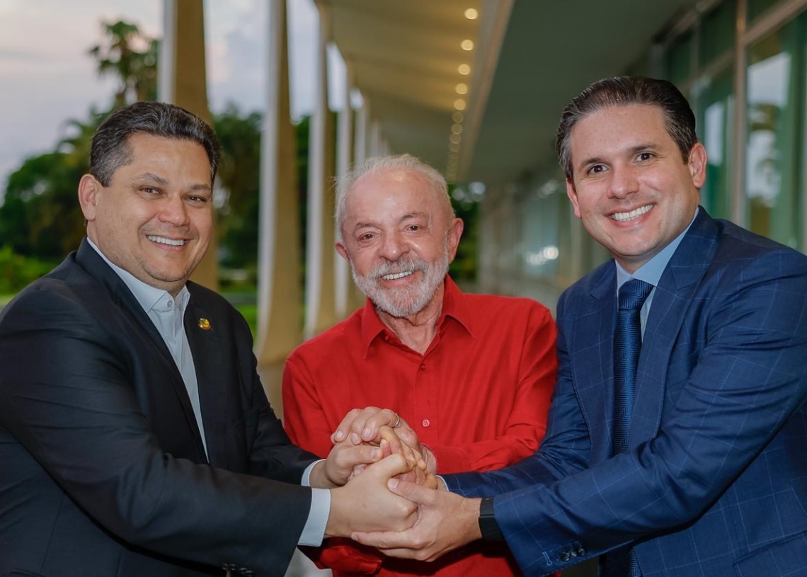 Davi Alcolumbre e Hugo Motta visitam presidente Lula — Senado Notícias