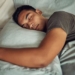 Só mais cinco minutos”: apertar várias vezes o botão de soneca do celular ajuda ou atrapalha o despertar?