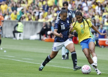 Após cortes, seleção feminina chega a Recife para encarar Argentina