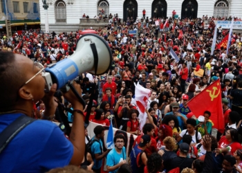 Estudantes fazem atos pelo país em apoio a Lula
