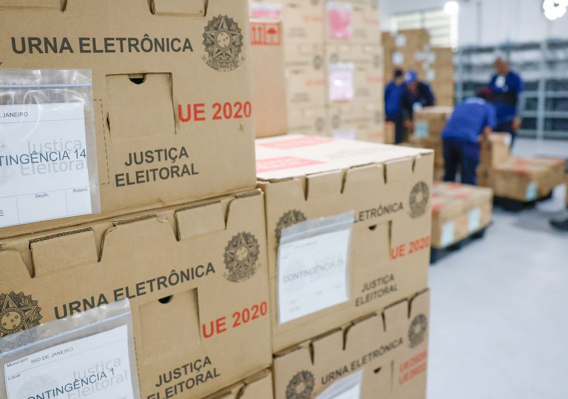 Tribunais distribuem urnas e preparam seções para eleição