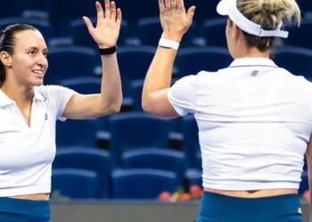 Dupla de Stefani bate campeãs olímpicas e avança à semi em Pequim
