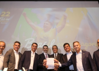 Flávio Bolsonaro recebe apoio de governadores eleitos e Cury