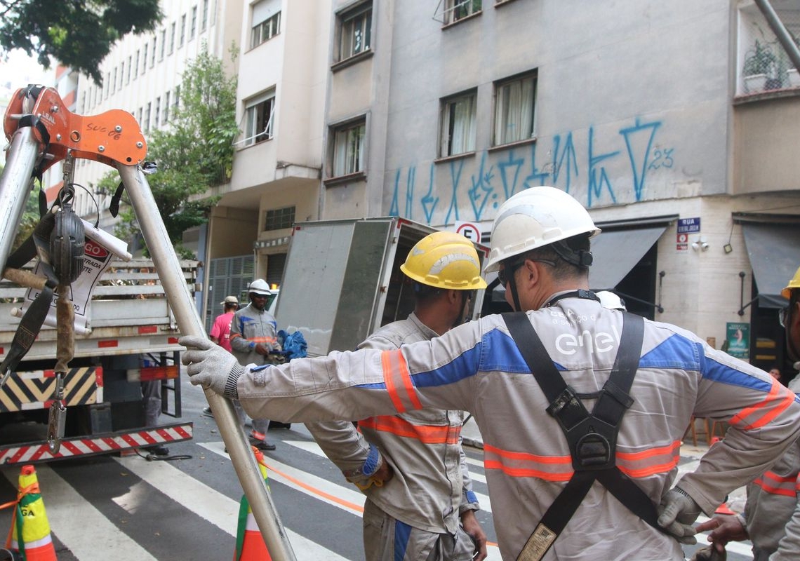 Procon paulistano multa Enel por falhas no fornecimento de energia