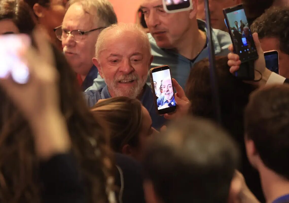 Lula agradece votos e diz que teve de vencer intromissão vinda de fora