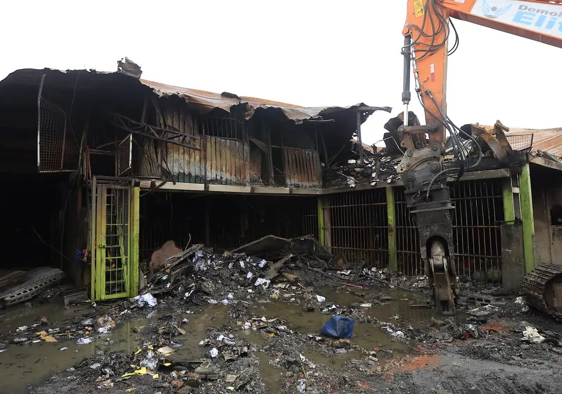 Ceagesp constrói estrutura provisória para atingidos por incêndio