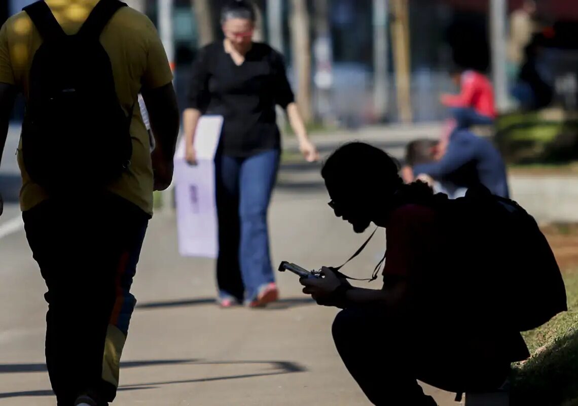 Percentual de jovens nem-nem no Brasil cai para 22,4%, mostra estudo