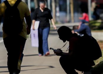 Percentual de jovens nem-nem no Brasil cai para 22,4%, mostra estudo