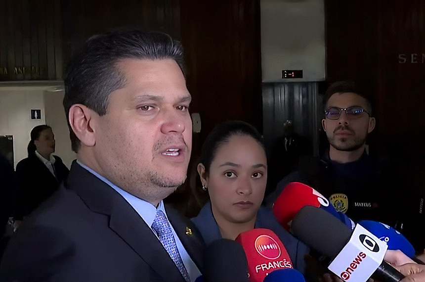 Votação mais rápida do fim da escala 6×1 depende dos senadores, diz Davi — Senado Notícias
