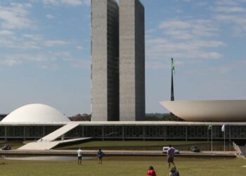 Calendário especial pode acelerar votação da PEC do fim da escala 6×1