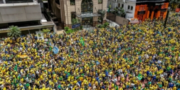 Campanha de Flávio Bolsonaro realiza manifestação na Paulista