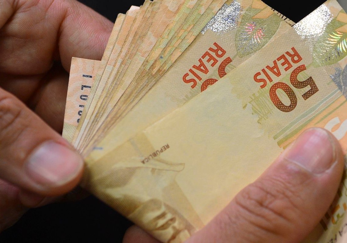 Número de superendividados no Brasil cresceu 75% em cinco anos, diz BC