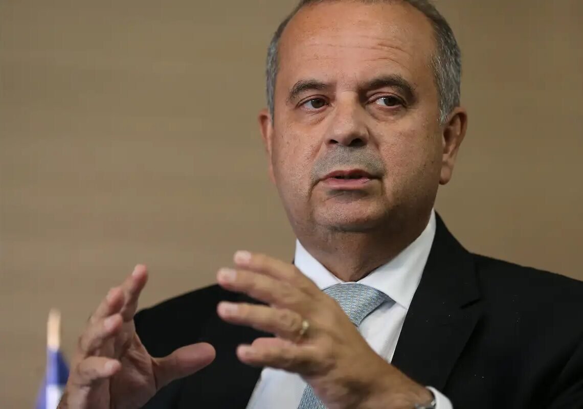 Coordenador de campanha se diz surpreso com fuga de Flávio