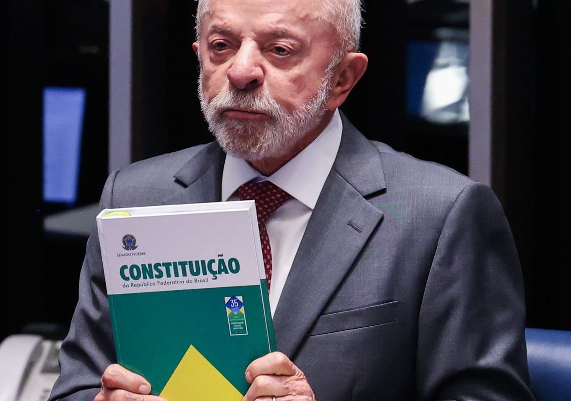 Lula faz campanha em MG e celebra fim da jornada 6×1