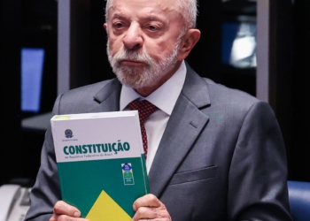 Lula faz campanha em MG e celebra fim da jornada 6×1