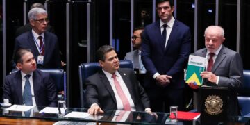 Congresso promulga emenda de aposentadoria especial de agente de saúde