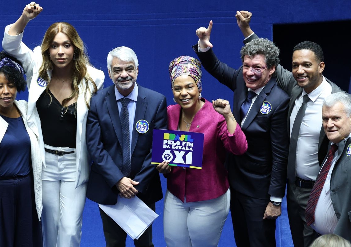 CUT elogia fim da “massacrante” 6×1; CNI quer revisar PEC aprovada