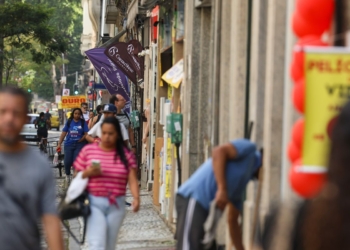 Fim da escala 6×1 traz esperança de mais tempo para família e saúde